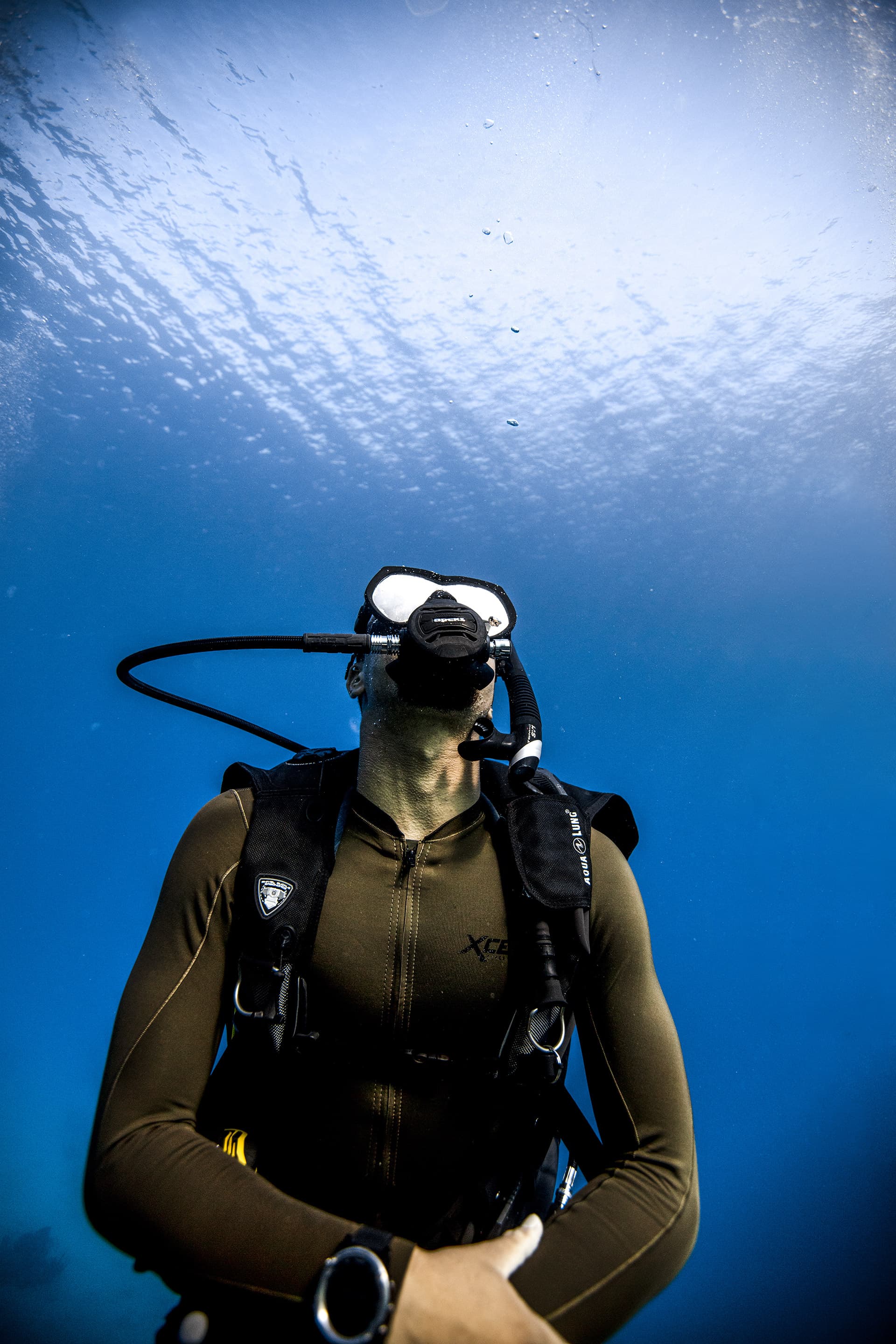 Divemaster guiding divers